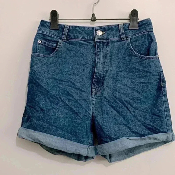 Like new condition twik PAR SIMONS Jean shorts size 28 - Picture 2 of 5
